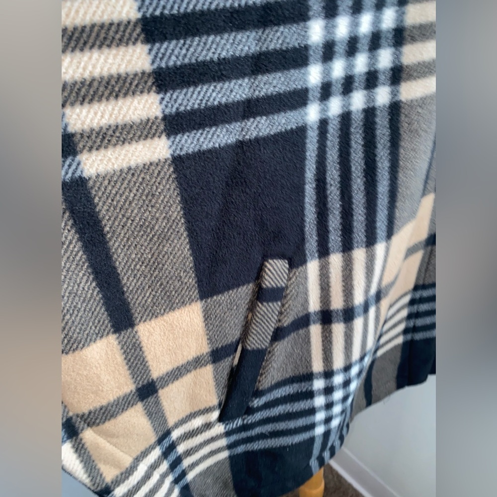 RACHEL ROY Plaid Hooded Poncho with Buckle Detail - Size - Picture 5 of 7
